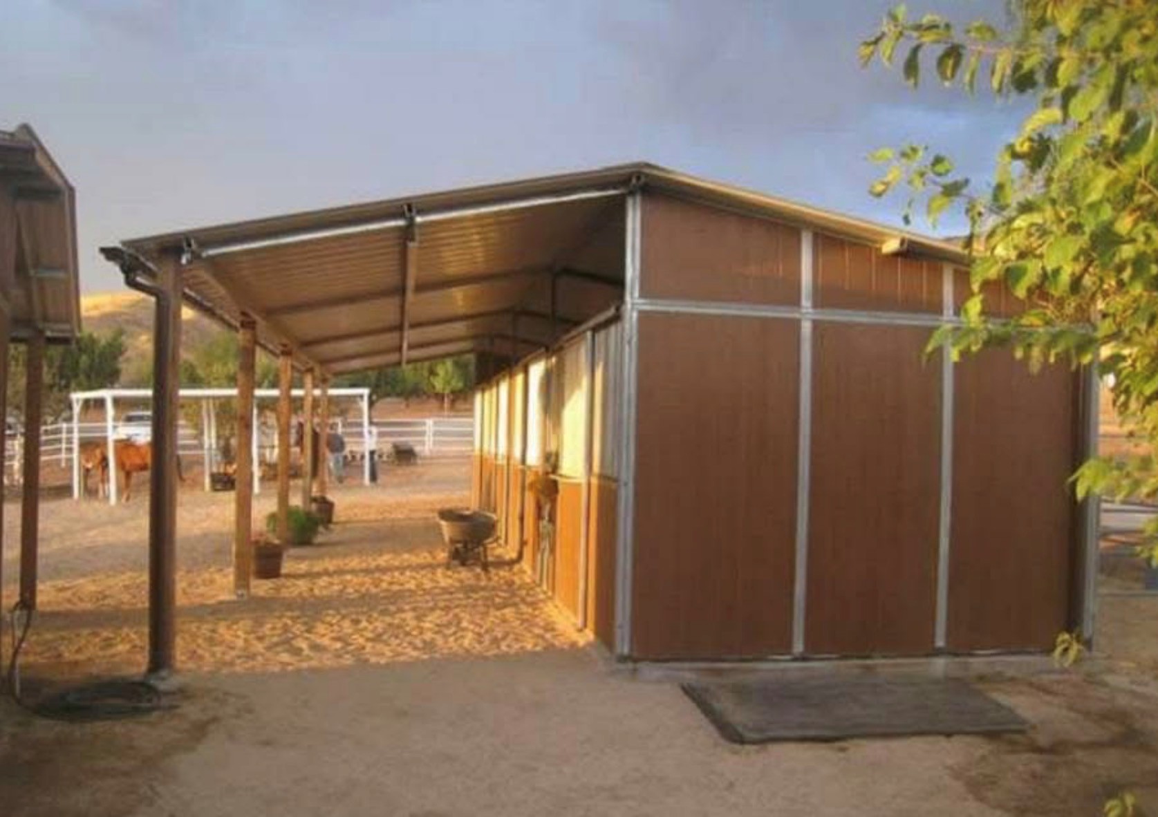 Covered barn walkway