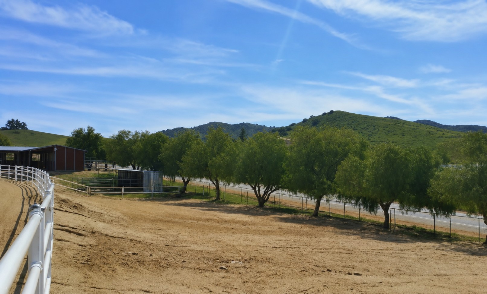 Wide view of the property and surrounding mountains